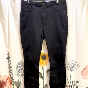 NWOT black H&M high rise curvy jeggings. Size 14.